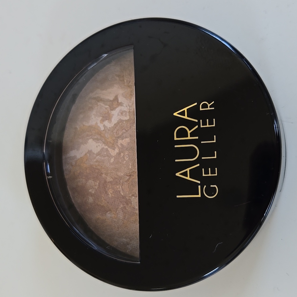 LAURA GELLER Baked Balance-n-Brighten Foundation in FAIR